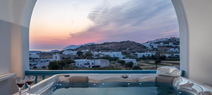 Eiriana Luxury Suites Hotels in Mílos