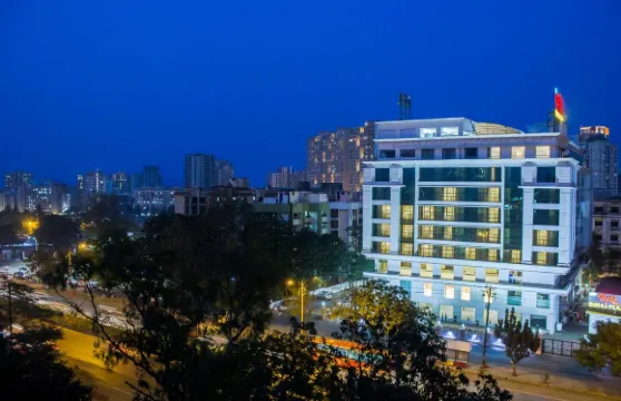 塞恩拜克蘇拉吉廣場素食酒店