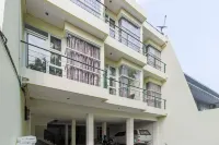 RedDoorz Near Pancoran Отели в г. Джакарта