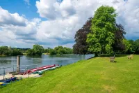 Bisham Abbey National Sports Centre Hotels in Marlow
