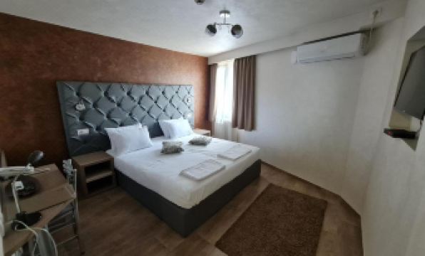 Hotel Fontana - Housity