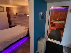 Petit Studio très Intime, Avec Spa intérieur au Coeur de Shawinigan