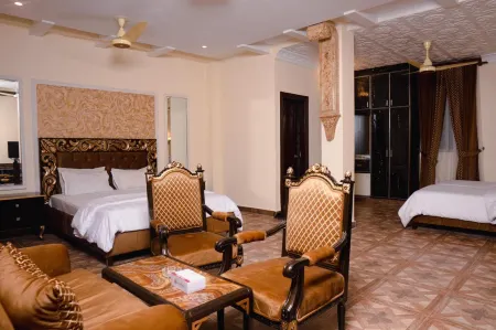 Hotel Mayfair Отели рядом с достопримечательностью «Лахор Юниверсити оф Менеджмент Сайенсиз»