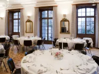 Schloss Münchenwiler Hotels in Murten