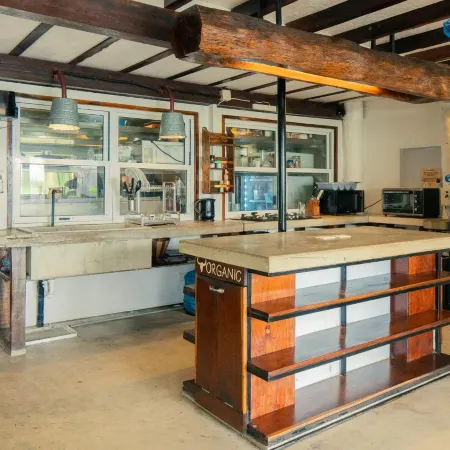 The Yak Lake House - Hostal