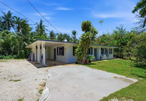 Slice of Paradise with Private Beach - Homestays
