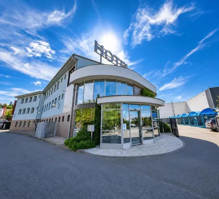 Hotel Vaka - ที่มีที่จอดรถ