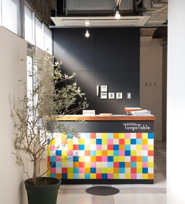 호스텔 탕가테이블 다이닝 공간 사진