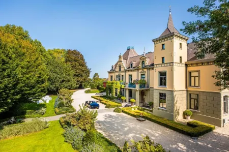 Landgoed Kasteel de Hoogenweerth Отели в г. Маастрихт