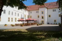 Schlosshotel am Hainich Hotel a Behringen