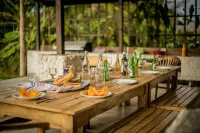 Nakatumble - Luxury Sustainable Villa with Farm Hotels in Efate