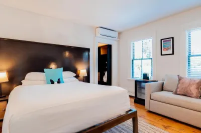 The Waterford Inn Hotel dekat Race Point Beach