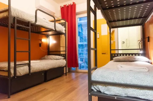 Sunflower Beach Backpacker Hostel & Bar Hotels in Marebello
