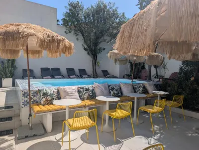 Hôtel Mademoiselle Hotel dekat Antibes-Juan les Pins Train Station