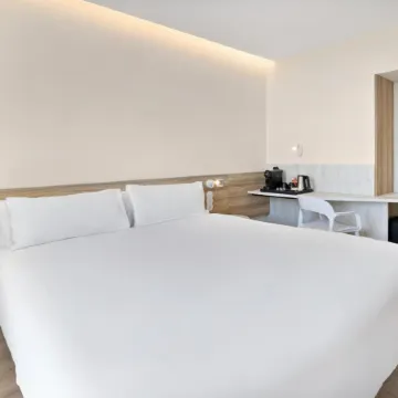 B&B Hotel Porto Centro Massarelos Отели рядом с достопримечательностью «Издательство Porto Editora»
