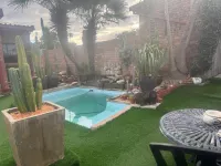 A la Martha's Air-Port Guest House - Private Pools