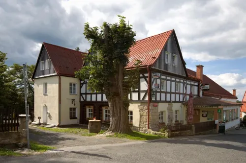 Hotel U Zeleného Stromu - Zum Grünen Baum - Pysäköinti