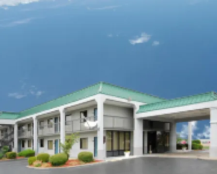 Motel 6 Covington, TN