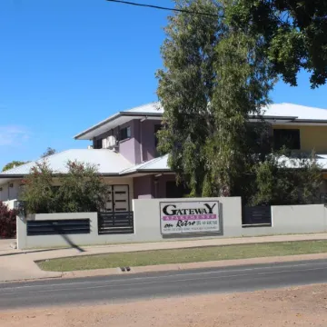 Western Gateway Motel and Apartments