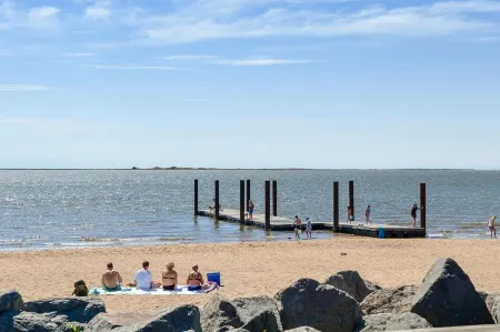 Sweethome Guesthouse Отели рядом с достопримечательностью «Skads Kirke»