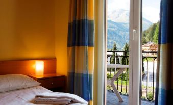 Euro Youth Hotel & Krone