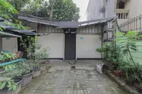 RedDoorz Near RS Sari Asih Ciledug Hotels near GBI - Metro Permata 1