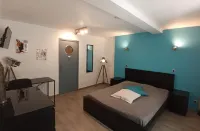 Sur les Pas de Pagnol Hotel dekat Eglise de Saint Pierre Les Aubagne