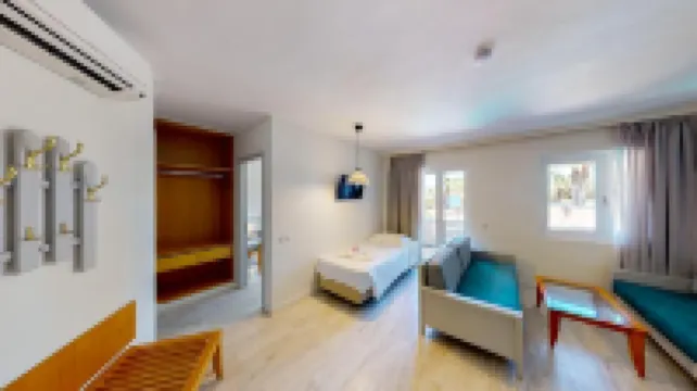 Chrispy Beach Resort, Agia Marina