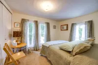 Fire Pit, BBQ & Yard: Family Home in Adrian Hotels near Lenawee Historical Society