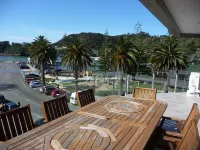 Esplanade Apartments Hotels in Hahei