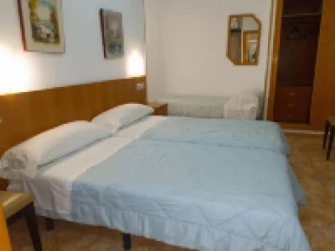 Hostal Gran Via Levante