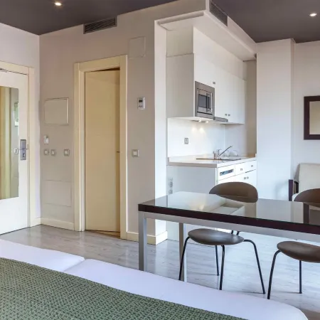 Suites Viena Plaza de España Отели рядом с достопримечательностью «Музей Керралбо»