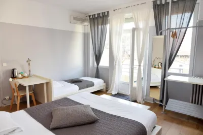 Cafe de Paris Hotels in Aubin
