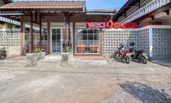 RedDoorz Near Malioboro Tugu Station Jogja 2