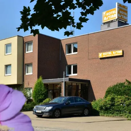 Hotel Astra Отели рядом с достопримечательностью «Фрайцайтпарк Уленбергштарссе»