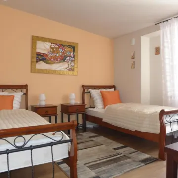 No.2 Troon Road B&B - Housity