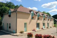 Logis Hotel Auberge de l'Allagnonette Hotels in Saint-Ilpize
