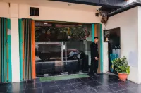 近望加錫城市廣場紅門旅館 Tamalanrea住宿飯店