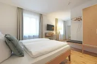Schattenhofer Braugasthof Hotel dekat Cafe Zentral