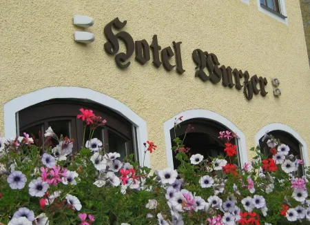 Hotel Wurzer Отели в г. Пфраймд