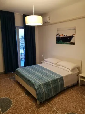settimo sole affittacamere Hotel in zona Biblioteca Comunale "Pietro Acclavio"