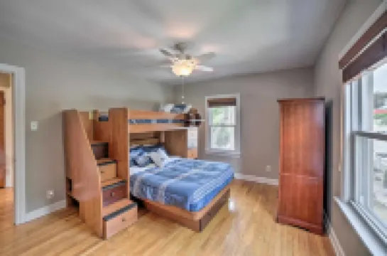 Pet-Friendly Lake Getaway: 1 Block to Beach!