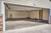 Spacious Bandon Getaway - 2 Blocks to Ocean!