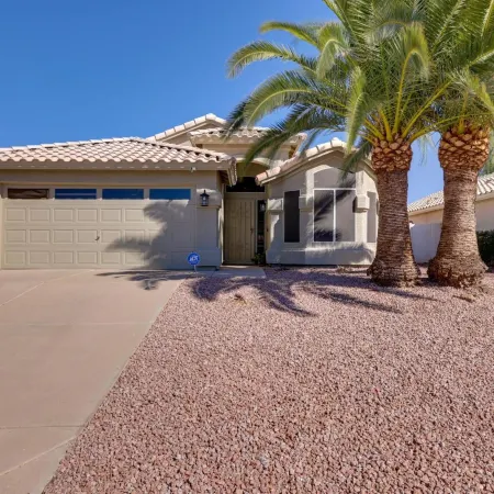 Golf Course View! Dog-Friendly Retreat in Glendale