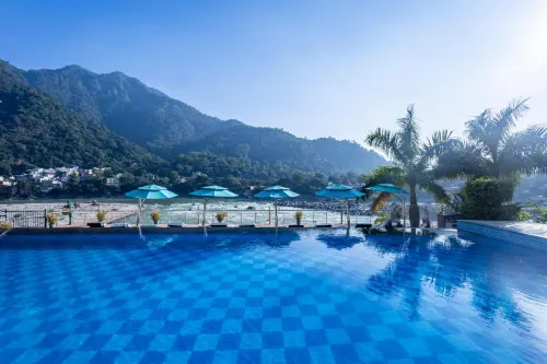 Divine Resort Laxman Jhula - parking
