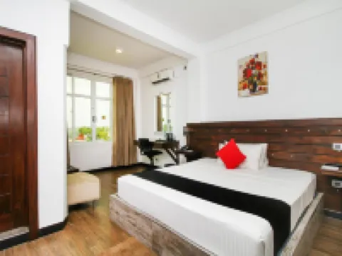 薩莎中轉酒店 尼甘布酒店