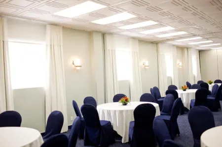 Hotel Current Отели рядом с достопримечательностью «Нейплс»