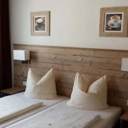 Hotel Alte Krone Отели в г. Тюбинген