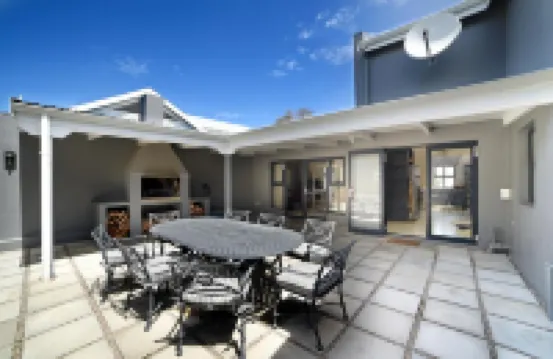 因維雷爾車站酒店