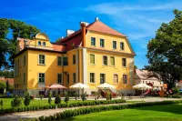 Pałac Wiechlice - Hotel, Restaurant, Spa Các khách sạn ở 